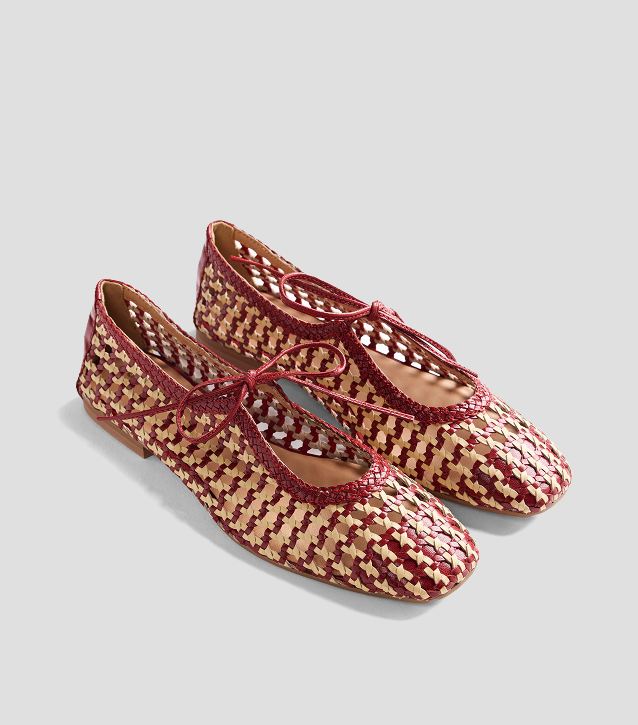 Flats planos en piel con cintas Mujer